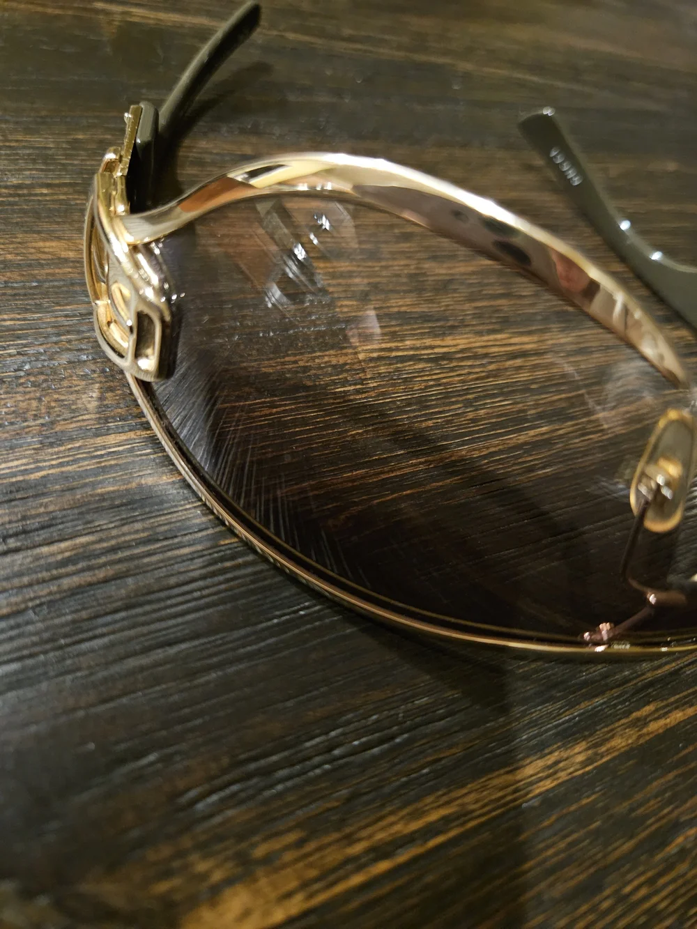 Vintage Gucci Gold Women's Sunglasses with Gradient Brown Lenses